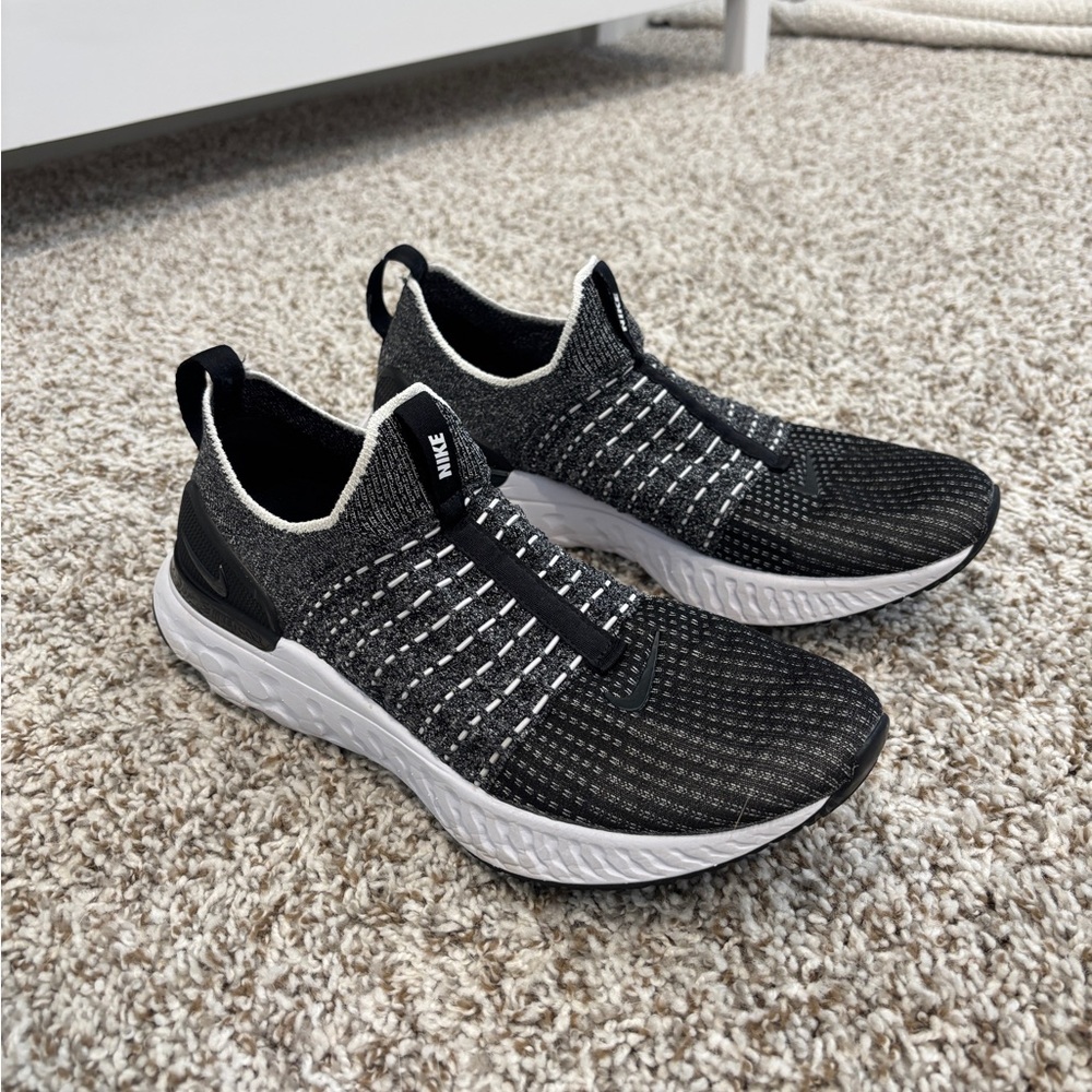 Nike Women’s 11 Phantom Run